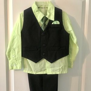 Kids suit. Size 3T